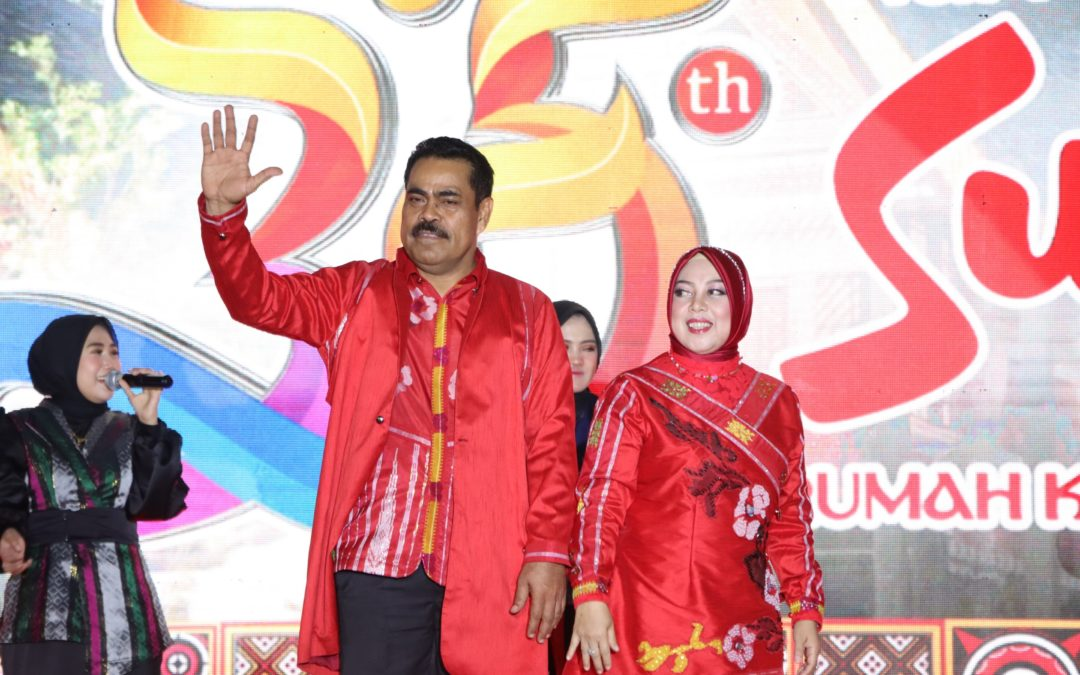 Pj. Bupati Pinrang dan Pj. Ketua TP PKK Hadiri Opening Ceremony HUT Provinsi Sulawesi Selatan ke-355 di Makassar