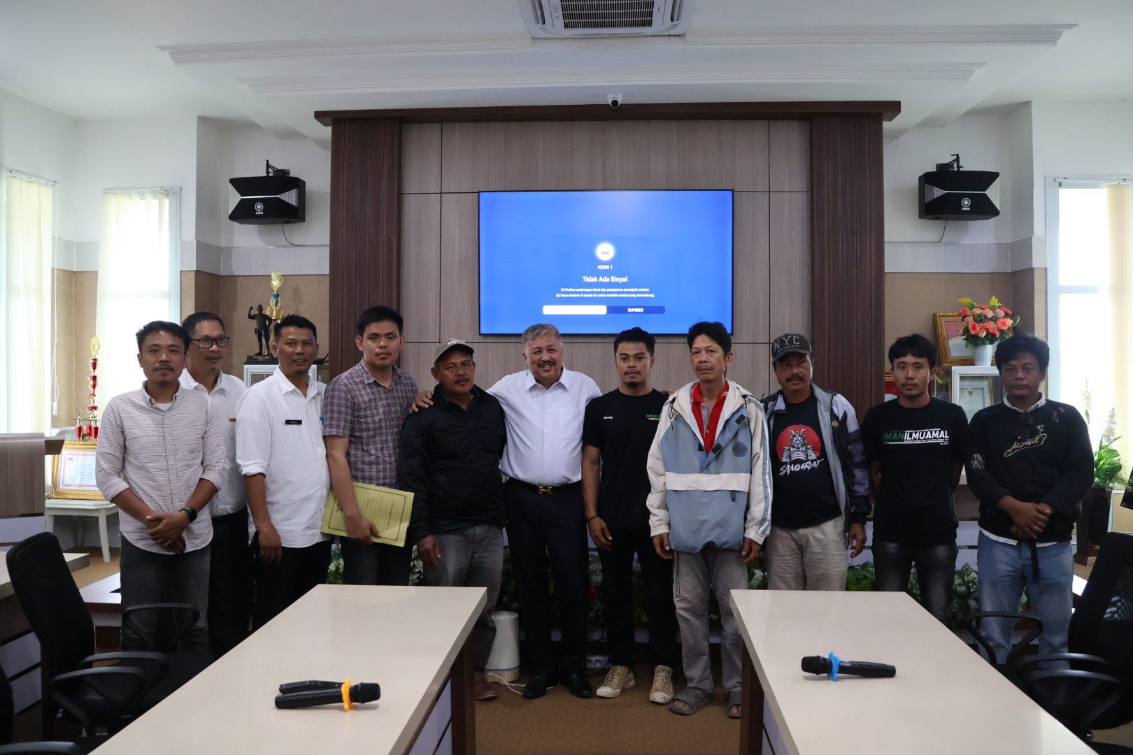 Bupati Pinrang Terima Aspirasi Warga Palelleng, Bahas Solusi Akses Jalan Terisolir