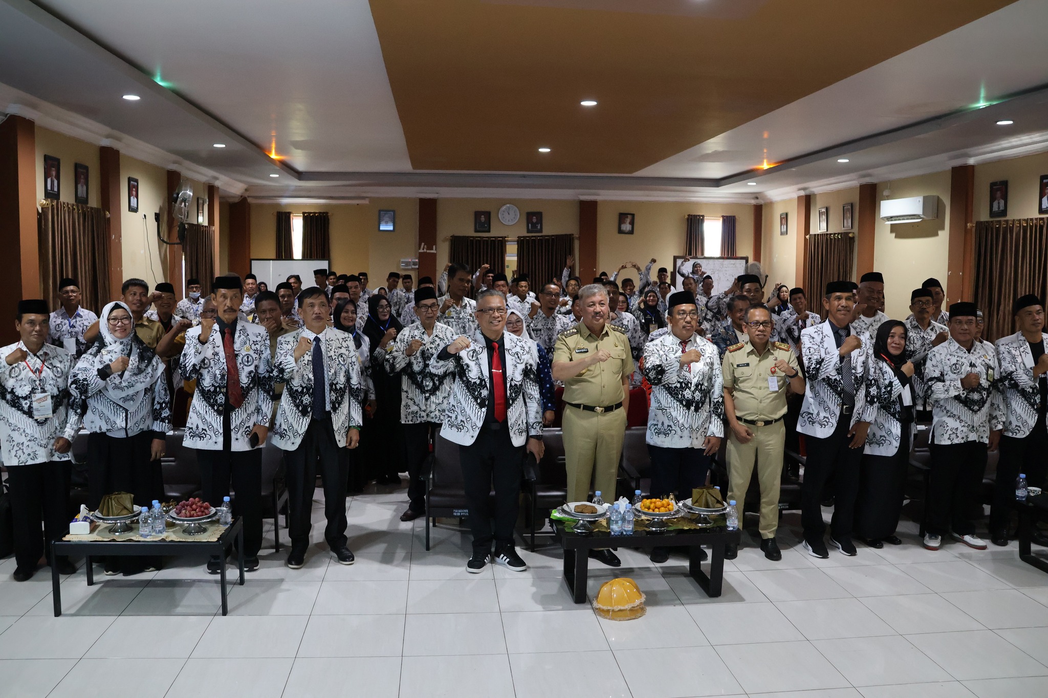 Bupati Pinrang Resmi Buka Konferensi PGRI 2025–2030: Wujudkan Transformasi Menuju Indonesia Emas