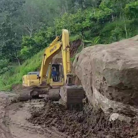 Akses Jalan Tertimbun Longsor di Suppirang Berhasil Dibuka Kembali