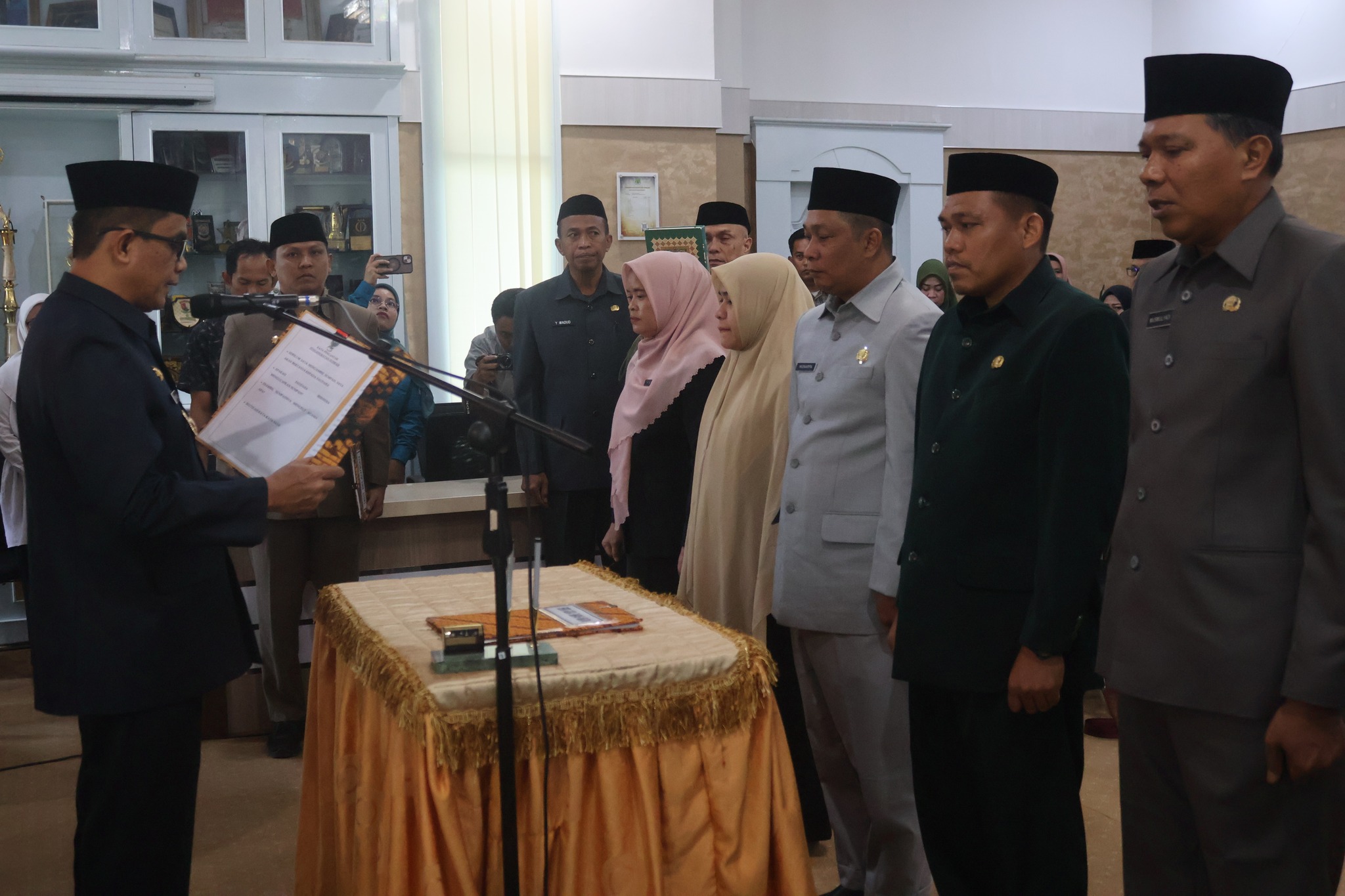 Wabup Pinrang Lantik Lima Pejabat Baru, Tekankan Pentingnya Integritas dan Pelayanan Publik