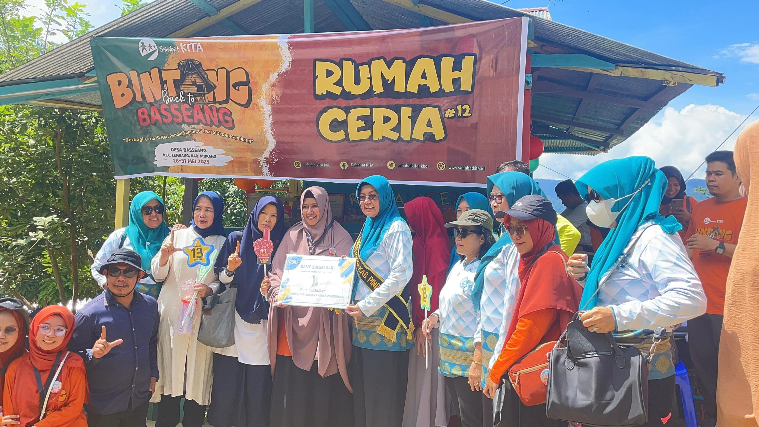 Dispusipda Pinrang Hadirkan Perpustakaan Keliling, Bunda Literasi Resmikan Rumah Ceria di Desa Basseang