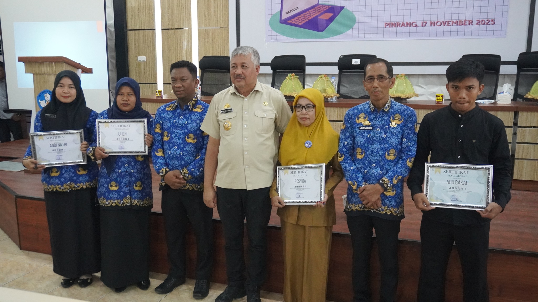 Operator Dapodik Pinrang Diganjar Penghargaan, Bupati Irwan: “Data Akurat adalah Fondasi Pendidikan yang Berkualitas”
