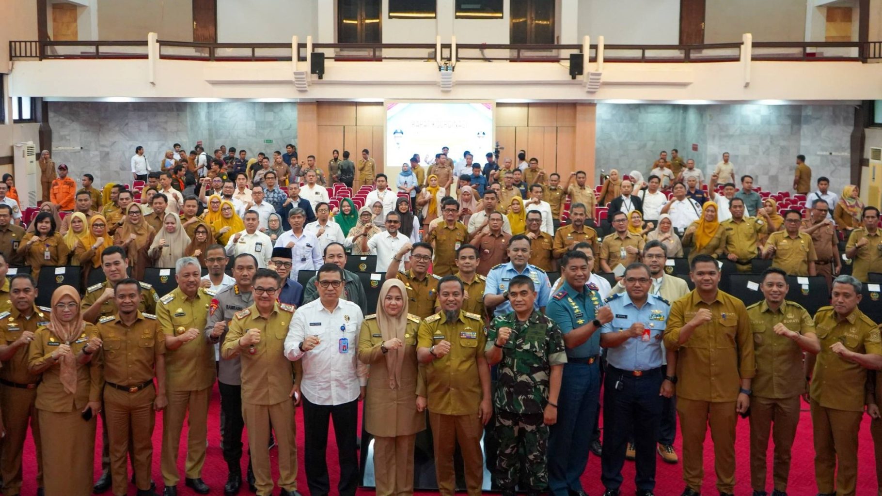 Sinergi Pemkab Pinrang: Bupati Andi Irwan Hamid dalam Rakor Forkopimda Sulsel 2026 memastikan program strategis nasional tepat sasaran untuk petani, nelayan, UMKM, pembangunan infrastruktur, dan keamanan masyarakat Pinrang.